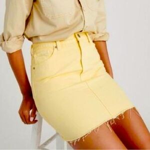 ❤️. Lucky Brand - Butter Yellow “Old Favorite Mini Skirt Size 8/29